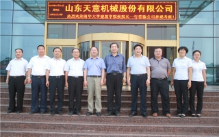 清華大學(xué)建筑設(shè)計(jì)研究院副院長、研究員侯建群蒞臨