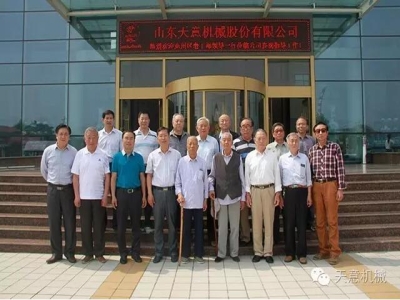 兗州區(qū)委常委、組織部長徐繼瑞一行領(lǐng)導(dǎo)蒞臨天意參觀指導(dǎo)工作