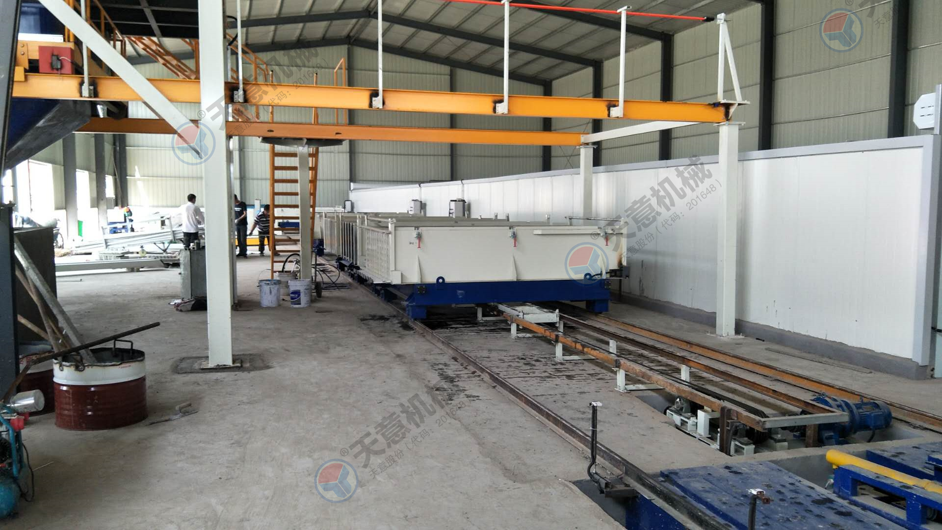 輕質(zhì)隔墻板設(shè)備自動(dòng)化程度高，產(chǎn)量大